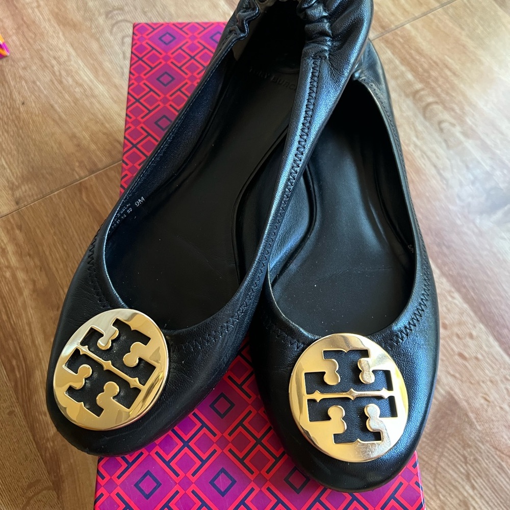 Tory Burch Reva in Black, size 9 Women’s with light damage.
